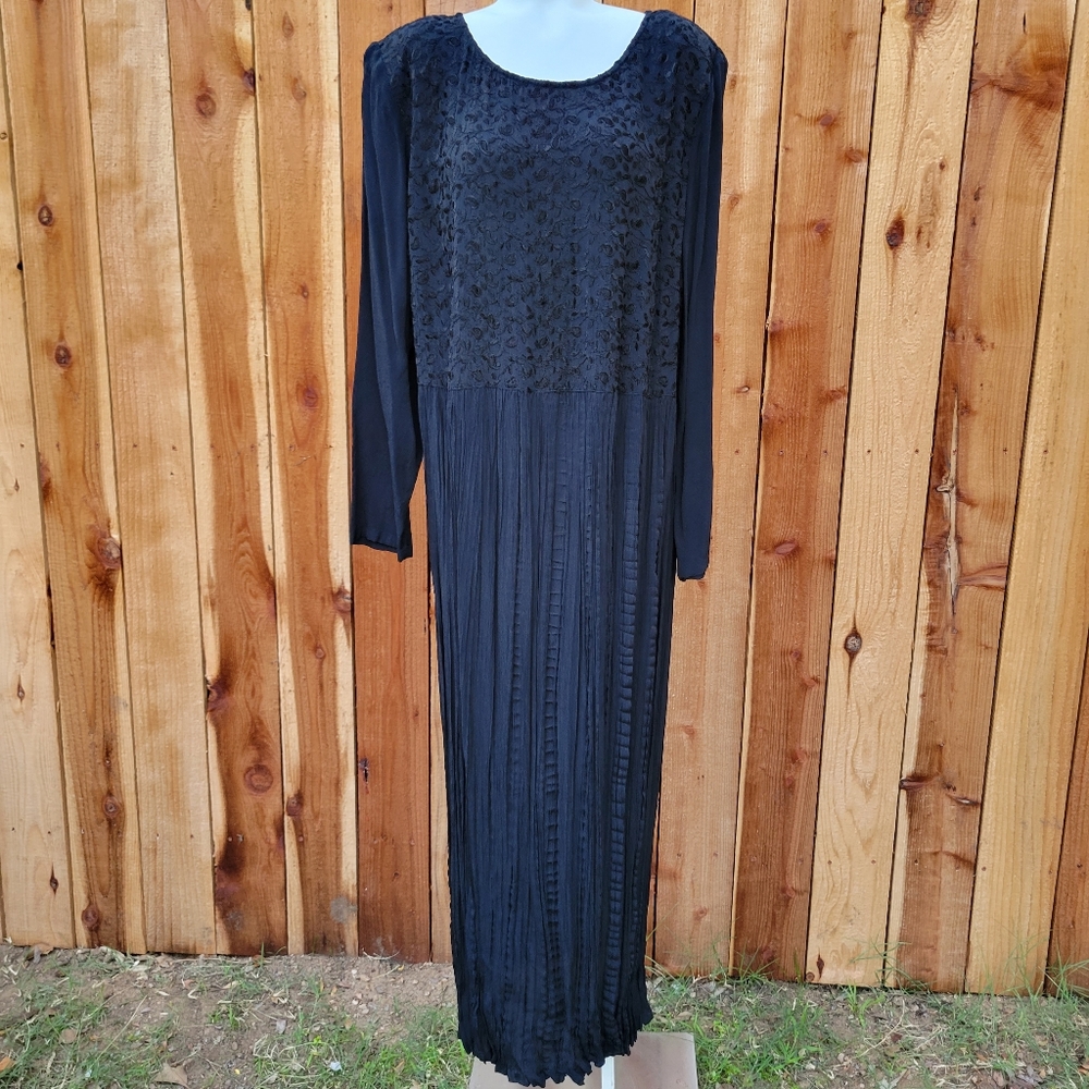 Black Broomstick Pleated Long Sleeve Dress Plus Size 18W